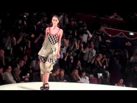 Fashion Broadcasting @ Kenzo SS 2010/11 Paris.