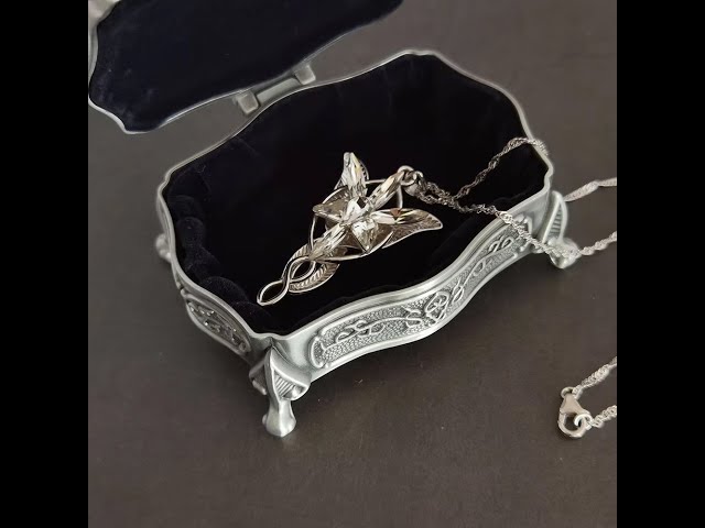 Vídeo relacionado con XJruixi The Elves Princess Necklace Fashion Arwen Evenstar Glow in The Dark Luminous Pendant Necklace For Women Girls Charm