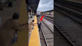 Download lagu 🚆 He Risked His Life for a Random Boy! | Real-Life Hero Moment 😱 #train #accidente #rescue #crash mp3