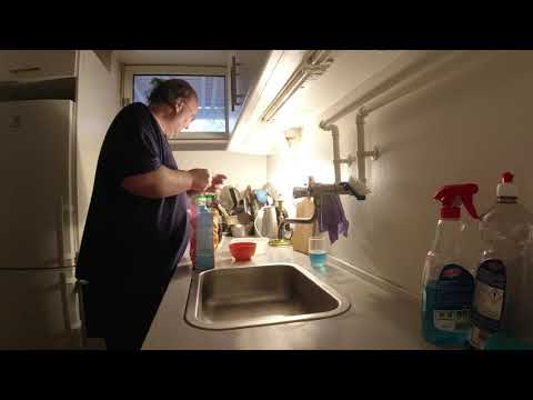 MongoTV_5588 - LILLE SKÅL SLIK OG GLAS KOLD BILLIG COLA LIGHT MANDAG AFTEN