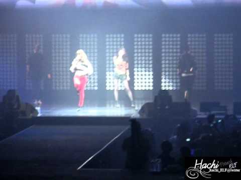 [Fancam] SMTOWN Paris 110611 Jessica & Krystal - Tik Tok
