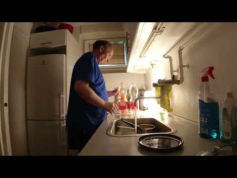 MongoTV_9557 - Blander Saftevand Torsdag Aften og Snakker