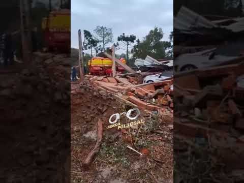 Temporal RS: chuva forte causa destruição