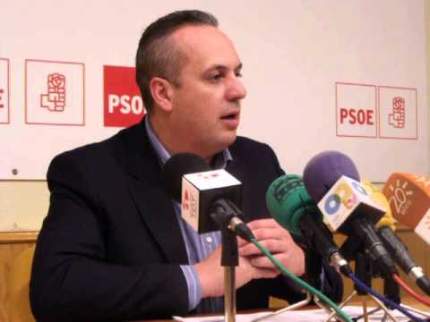 Rueda de prensa de Ruiz Boix en la sede del PSOE de Algeciras