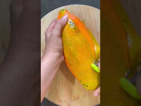 How to cut papaya perfectly @lifeofpicku #shorts #kitchenhacks