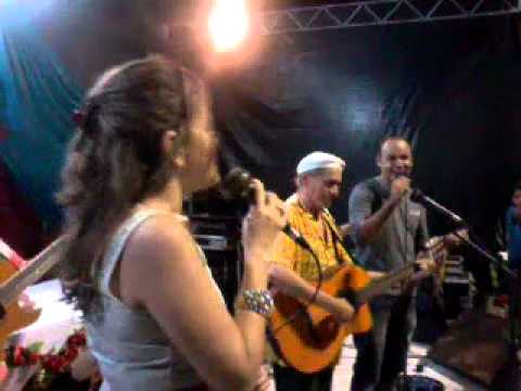 Daniella Campelo e Zé Vicente cantando Vem me fala de Você