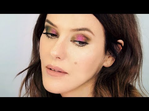 Chameleon Eye Make-up Look Using Just One Pigment
