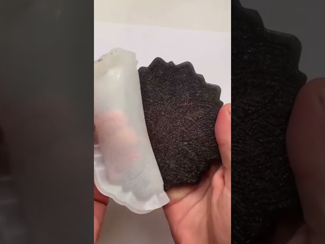 Vídeo relacionado con Posavasos para Bebidas, Juego de 8 Posavasos de Corcho Cerámica, con Soporte de Metal de 4 Pulgadas, Diseño de Mandala para Tazas, Jarrones, Velas, Regalo de Inauguración para Cumpleaños, Salón