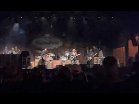Tedeski Trucks Band “Smoke Ring Halo” (Wood Bros cover) 9-17-21