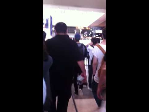 EXO @ LAX leaving back to Korea 120521