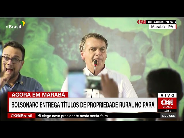 TV Brasil transmite jogo de futebol com Bolsonaro em campo