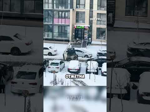 Водитель мини-погрузчика удивил жителей Алматы