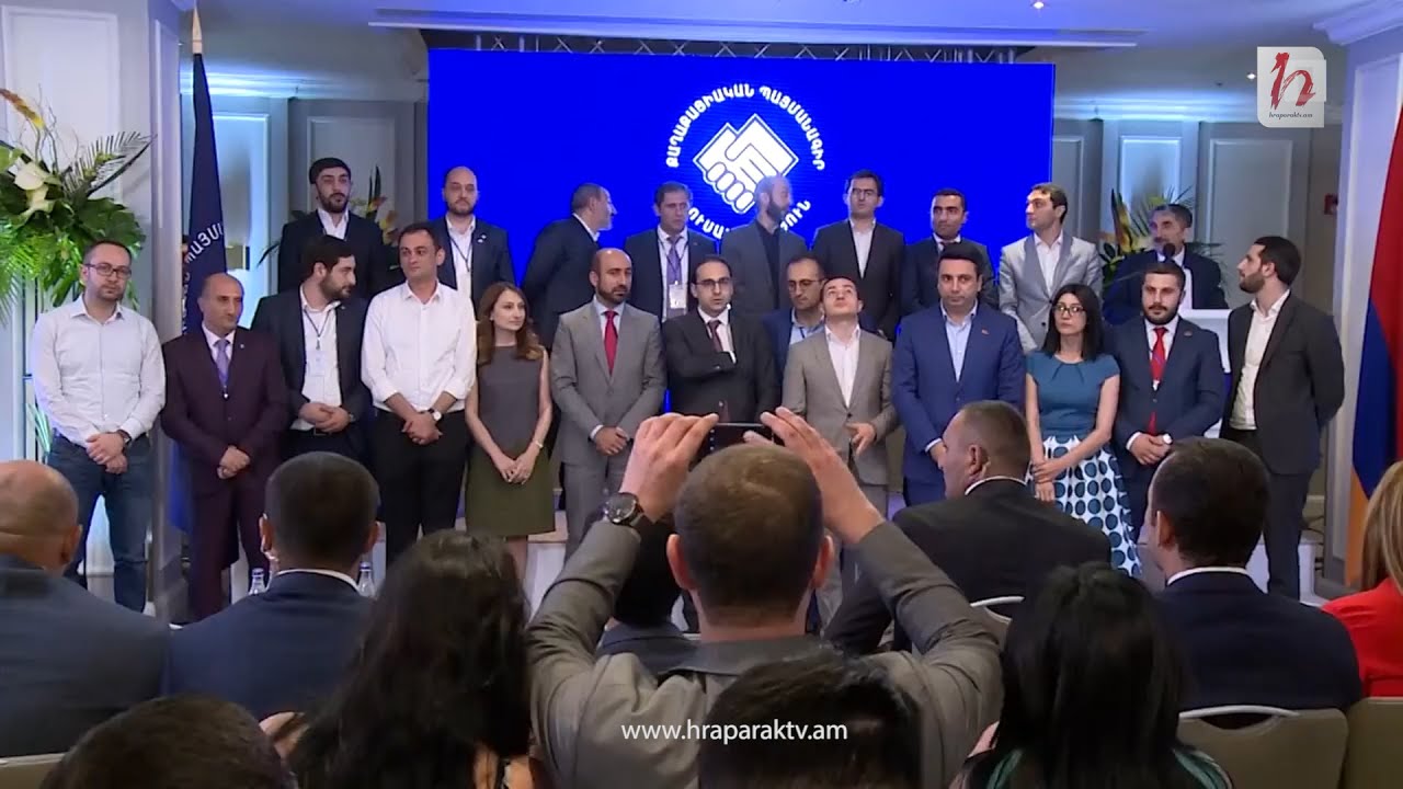 «Աստվածների չաթ». Փաշինյանի նեղ կրուգը