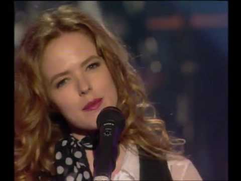 CRISTINA Y LOS SUBTERRANEOS "MIL PEDAZOS"