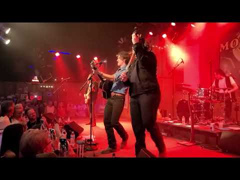 Drake Milligan doing an early Elvis song at Mo's Place in Katy, TX 8-13-2022