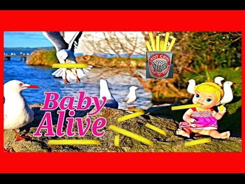 BABY ALIVE Doll Fun Feeding the Seagulls Hot Chips Kids Balloons and Toys Video