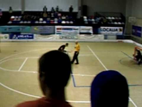 Coco va al Vigo Stick