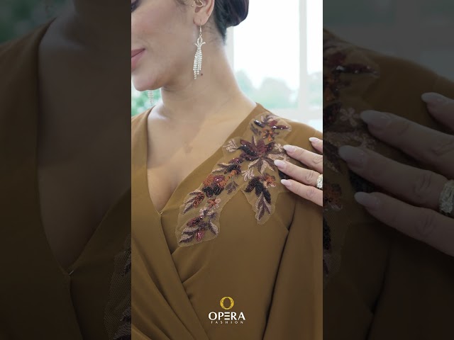 فستان عسلي طويل شك على الصدر