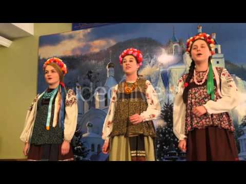 Women in National Headdresses Clothes Lavra Dormition Cathedral Women Girls Are Singing Christmas