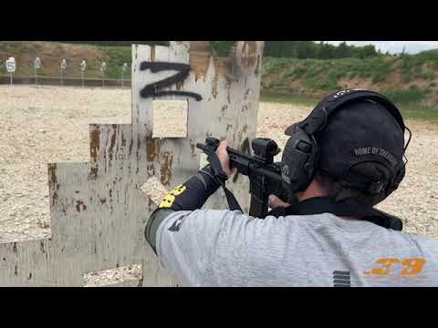 Dia de treinamento de um instrutor de tiro em formação no Texas.