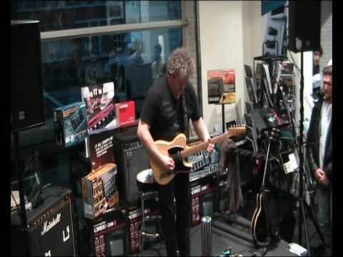 PART 10 - Space Cowboys - Boss effect pedals demonstratie door Jo Cassiers bij Groove Music Shop