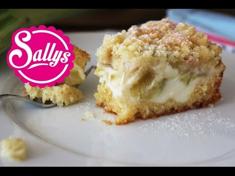 Rhabarberkuchen mit Vanillecreme und Streuseln - sehr einfach, auch als Blechkuchen! / Sallys Welt