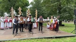 TKMC folkloro ansamblis RADASTA Lietuvos šimtmečio Dainų šventėje "Kad giria žaliuotų"