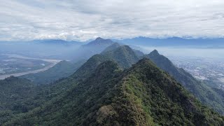跟著一群刁民爬山趣（旗靈縱走）