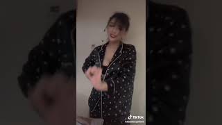 【TikTok】ハイレベルな美人の乳揺れダンス