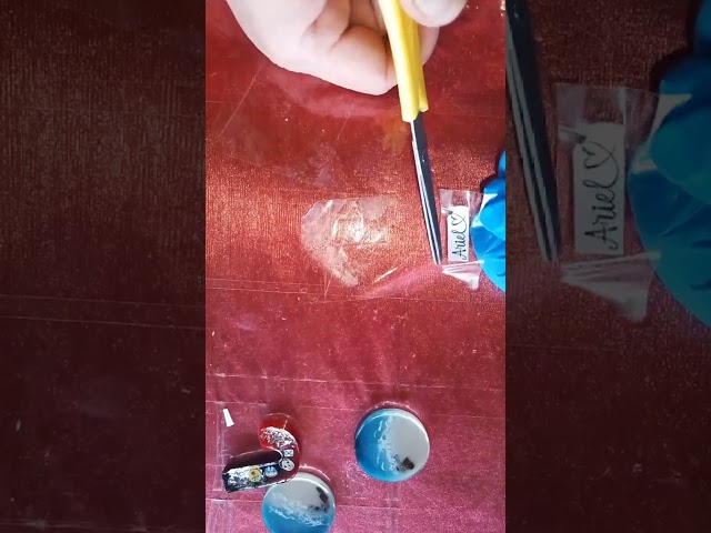 Vídeo relacionado con Lápices de madera personalizados con nombres, en bolsas individuales de celofán y con decoración de estrella.