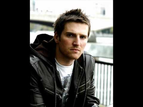 Komatic - Earth Turns + Seba & Paradox feat Kirsty Hawkshaw - The Light