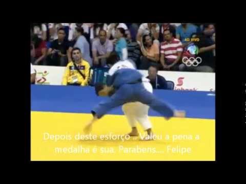 Judoca Felipe Kitadai "borra" o kimono durante semifinal de judô no Pan de Guadalajara