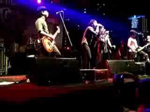 Rentak Laguku Bunkface Feat Amy Search at Jakcloth 2013