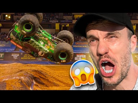 CAPOTOU UM CAMINHÃO DA MONSTER JAM EM ORLANDO