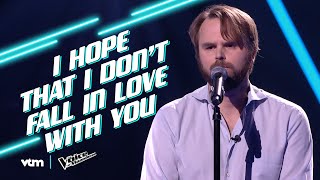Reinier - &#39;I Hope That I Don&#39;t Fall In Love With You&#39; | Knockouts | The Voice van Vlaanderen | VTM