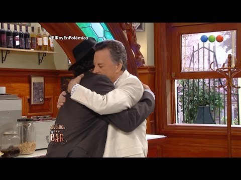 La emotiva llegada de Palito al bar - Polémica en el Bar