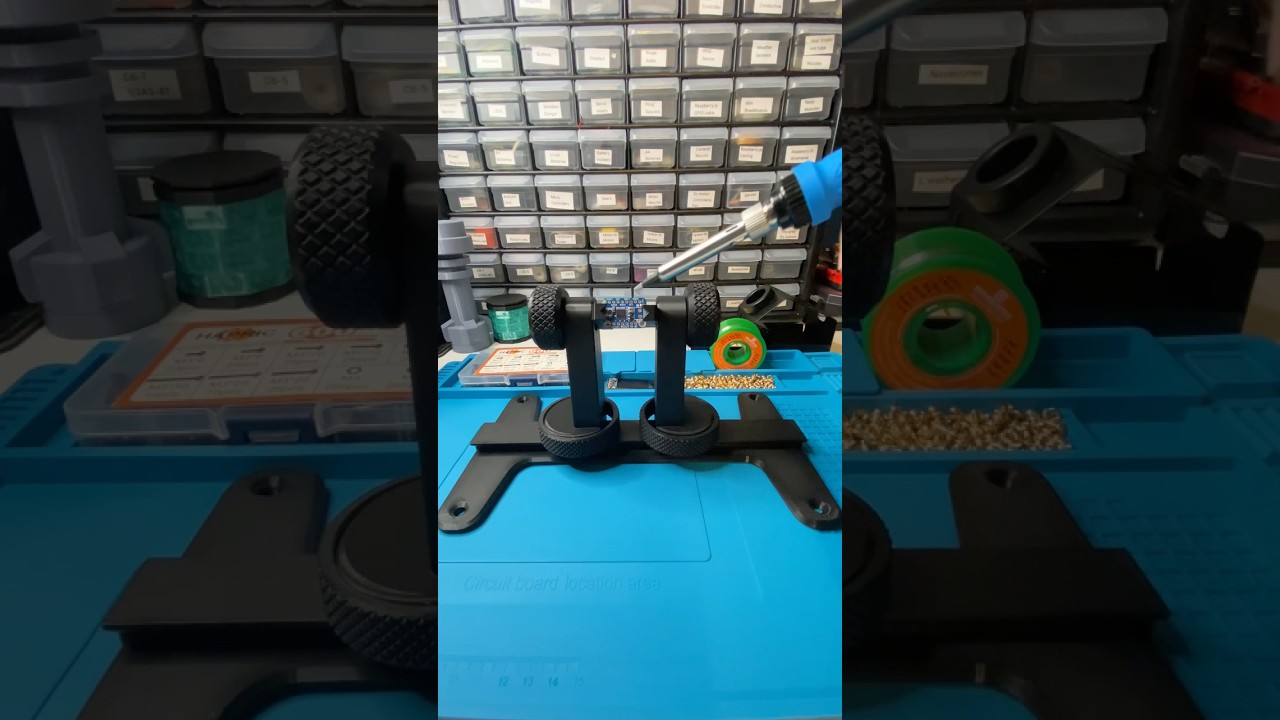 3d Printed Pcb Holder #bambulab #tools #soldering #3dprinting #tech #diy #trending #shorts