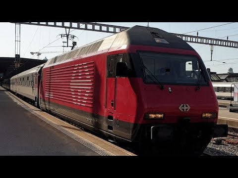 IR 37 der SBB fährt in Zürich nach Basel ab