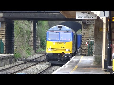 60028 speeds through Bradford-on-Avon with 2 tones (12/04/2022)