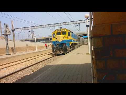 S.N.T.F : passage de train rapide avec Locomotive.060DT01/1080P HD
