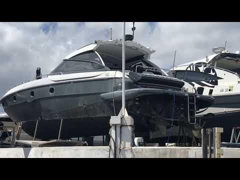 YATE SURREAL EN IBIZA