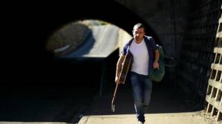 Darren Scott 'Running' - Outtake from 'Back On The Road' music video.