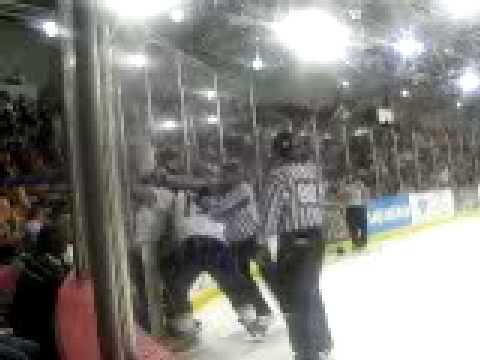 Steven Later Muskegon Lumberjacks fight vs Brad Townsend Flint Generals