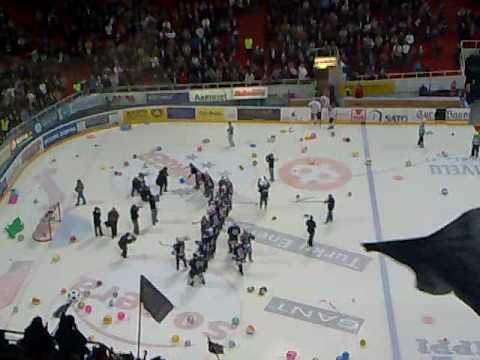 TPS-JYP 6. ottelu ja rantapallobileet Turkuhallissa 19.04.2010.mp4