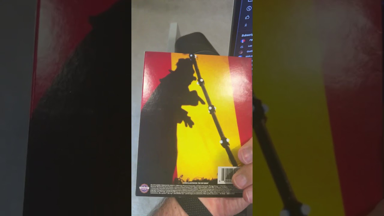 Killer clowns from Outer space 4K with poster