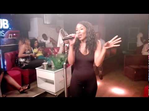 Sabrina Lia - Show case pour la soirée de Papa Djuna, père de Maitre Gims au Club V