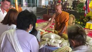 01 08 66 นายอำเภอเบตงนำพุทธศาสนิกชน ถวายเทียนพรรษา ผ้าอาบน้ำฝน และเครื่องไทยธรรม แด่พระภิกษุ วัดในอำ 01 08 66 นายอำเภอเบตงนำพุทธศาสนิกชน ถวายเทียนพรรษา ผ้าอาบน้ำฝน และเครื่องไทยธรรม แด่พระภิกษุ วัดในอำ