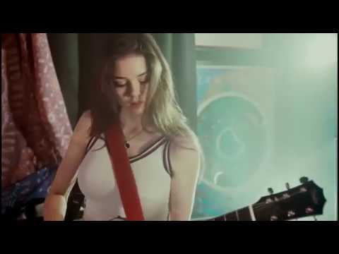 Foo Fighters Meets 70's Bobby Caldwell   Live Looping Mashup by Elise Trouw