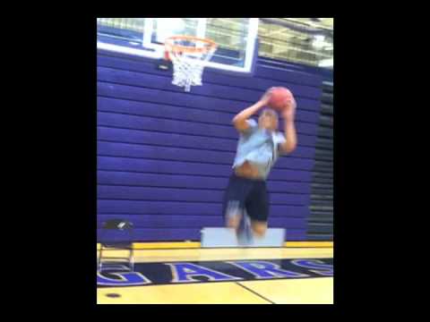 Wide Receiver Dale Moss Dunks
