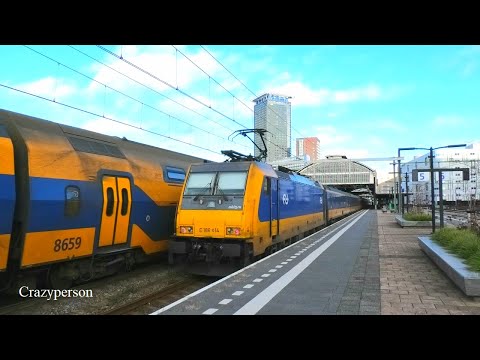 NS TRAXX en VIRMm Treinen op Den Haag Holland Spoor